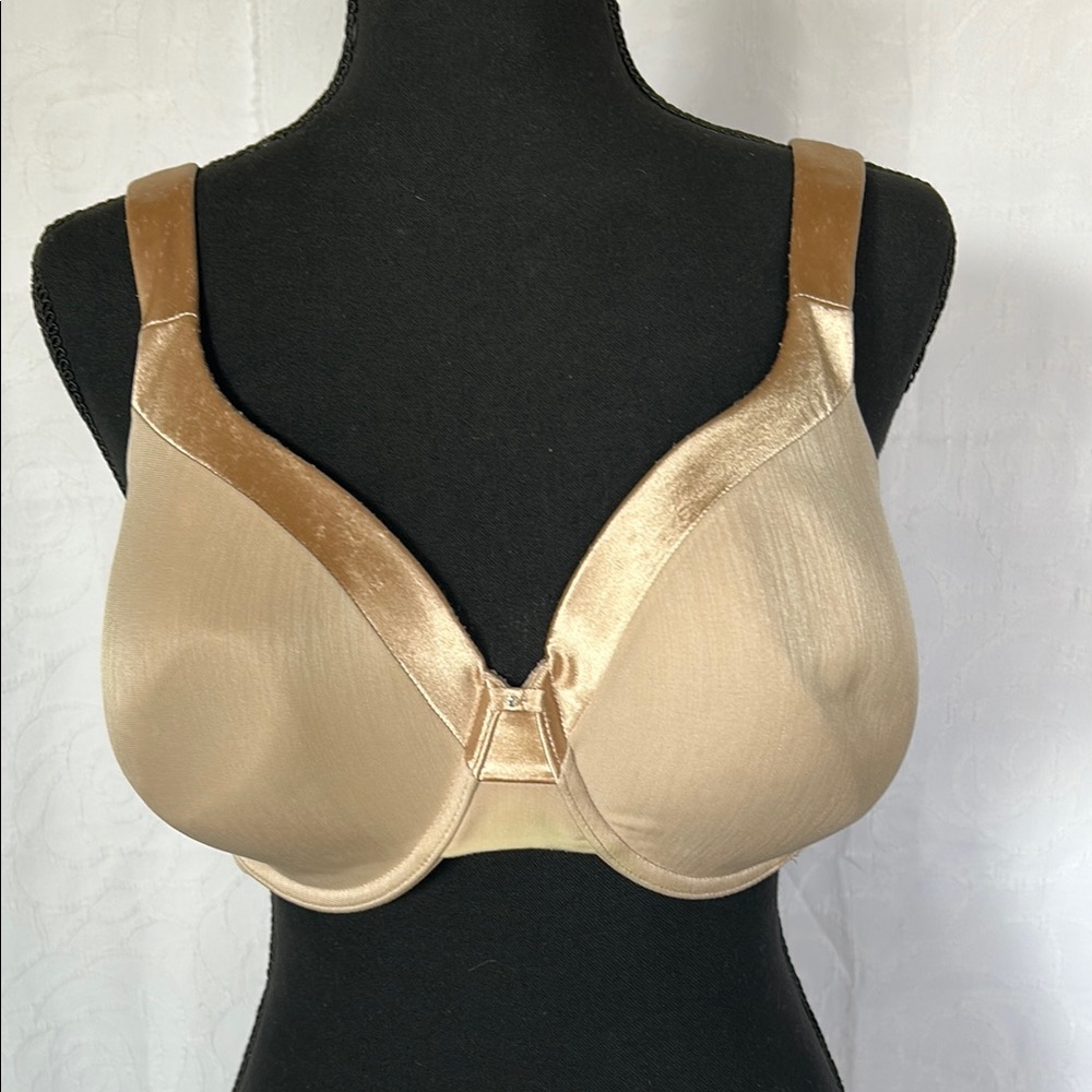 VANITY FAIR nude colored full figure bra with gold satin trim. Size 36 DD.